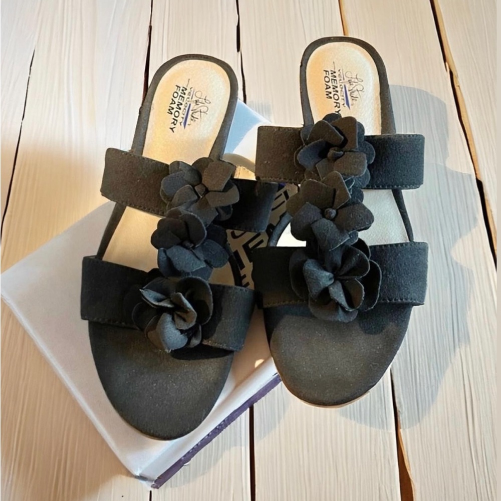 🤩HP🤩Life Stride Blk Sandals with Flower